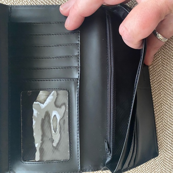 United Colors of Benetton Wallet. Red and Black with Flowers and Logo. EUC. - Picture 5 of 8